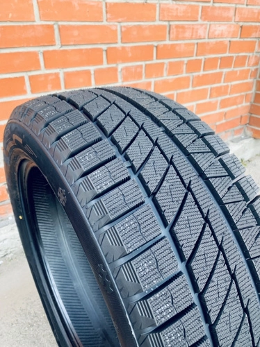 фото протектора и шины Ice Blazer Arctic EVO Шина Sailun Ice Blazer Arctic EVO 235/55 R20 105V
