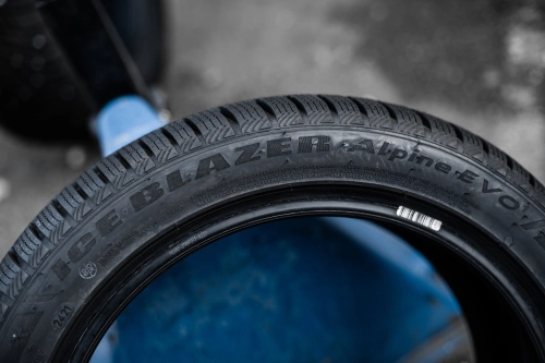фото протектора и шины Ice Blazer Alpine EVO1 Шина Sailun ICE BLAZER Alpine EVO1 265/65 R17 116H