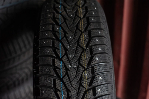 фото протектора и шины WINTERNOVA STUD III Шина ZMAX WINTERNOVA STUD III 235/60 R18 103T