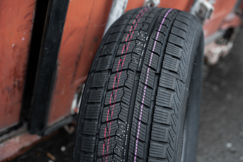 фото протектора и шины ICEPIONEER 868 Шина ZMAX ICEPIONEER 868 215/70 R16 100T